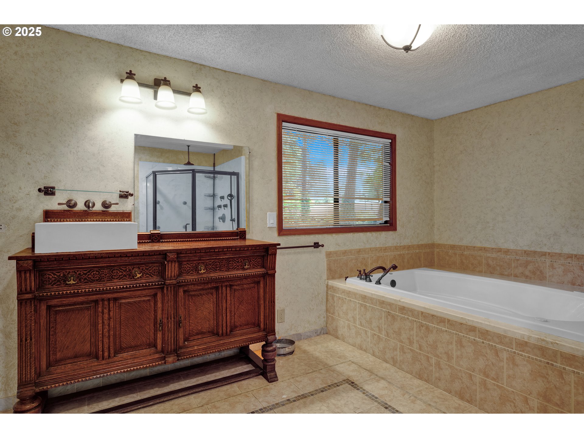 2850 Garfield Street Eugene, OR 97405 - Photo 31 of 46 a bathroom with a tub a sink and mirror