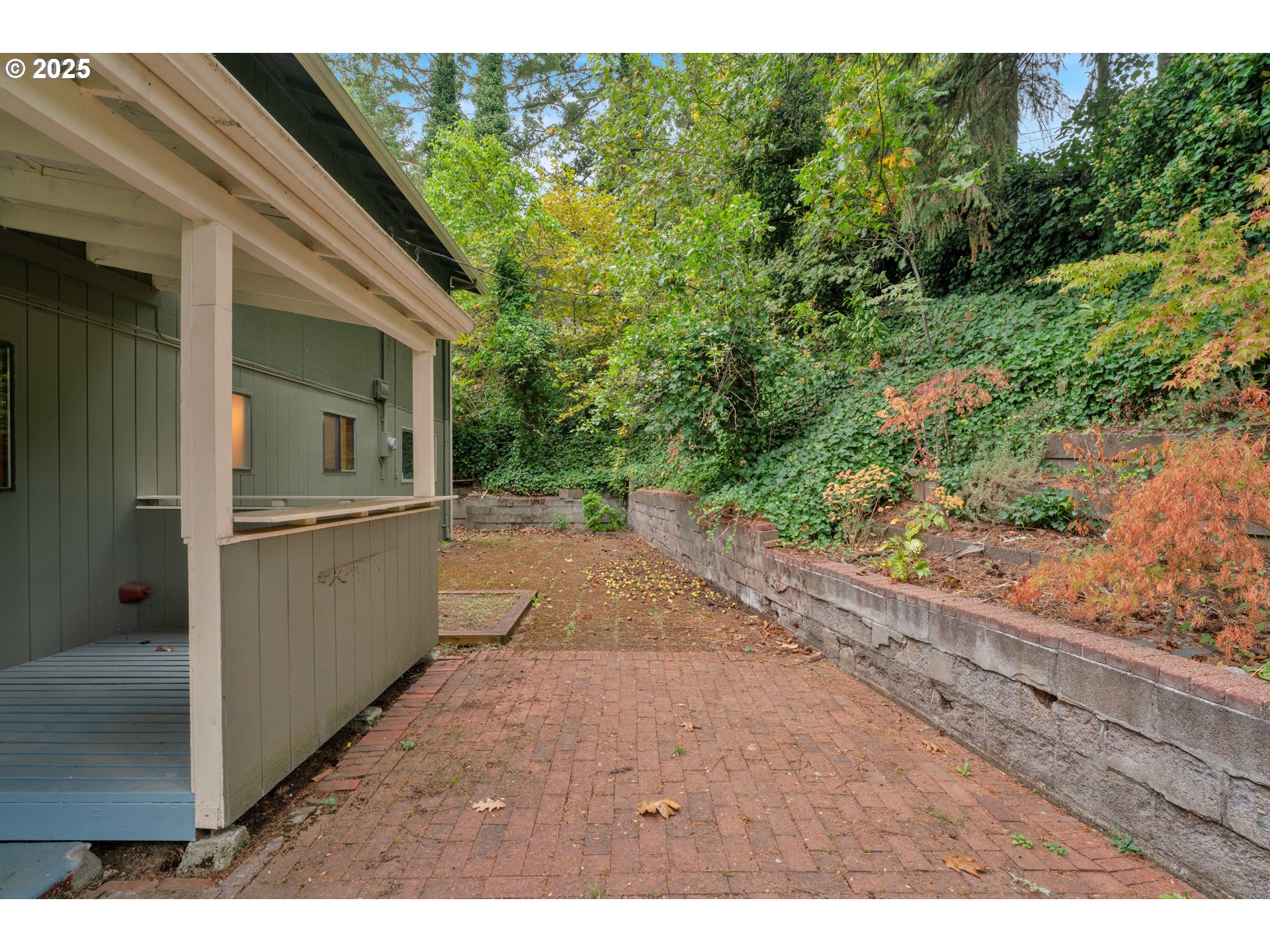 2850 Garfield Street Eugene, OR 97405 - Photo 40 of 46 a view of a backyard of the house