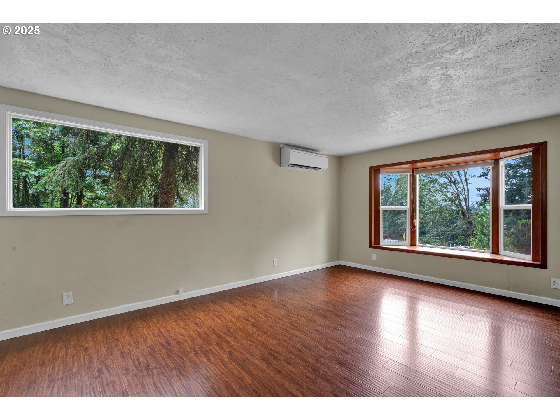 2850 Garfield Street Eugene, OR 97405 - Photo 7 of 46 a view of an empty room with wooden floor and a window
