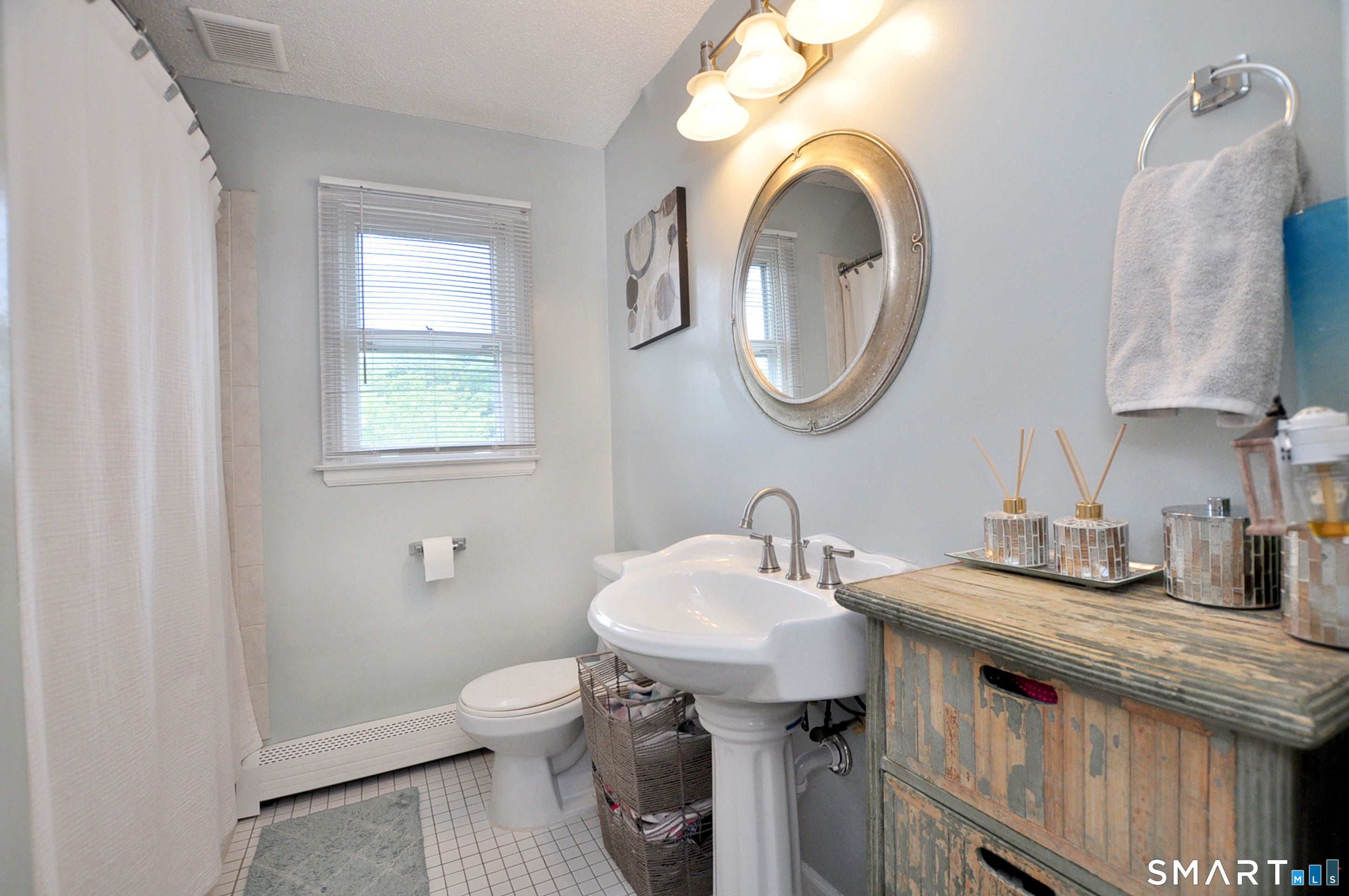 33 Allen Street Bristol, CT 06010 - Photo 11 of 22