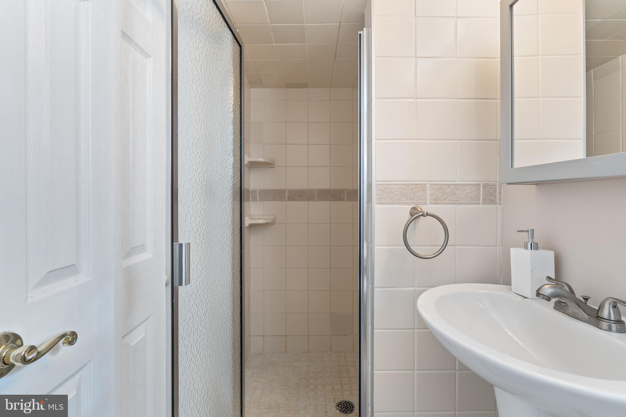 615 Sherrie Road Philadelphia, PA 19115 - Photo 22 of 30 Bathroom in the basement