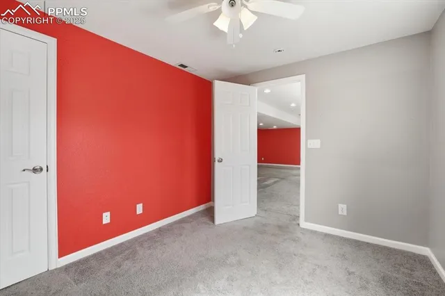 an empty room with a empty space