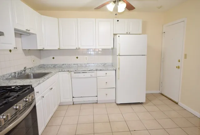 $2,000 | 309 Pawtucket Boulevard, Unit 10, Lowell, MA 01854