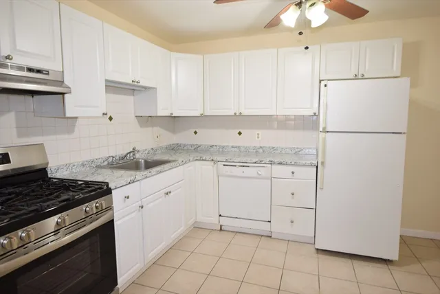 $2,000 | 309 Pawtucket Boulevard, Unit 10, Lowell, MA 01854