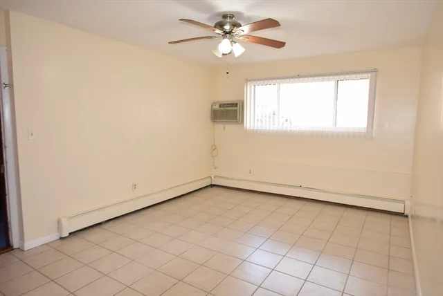 $2,000 | 309 Pawtucket Boulevard, Unit 10, Lowell, MA 01854