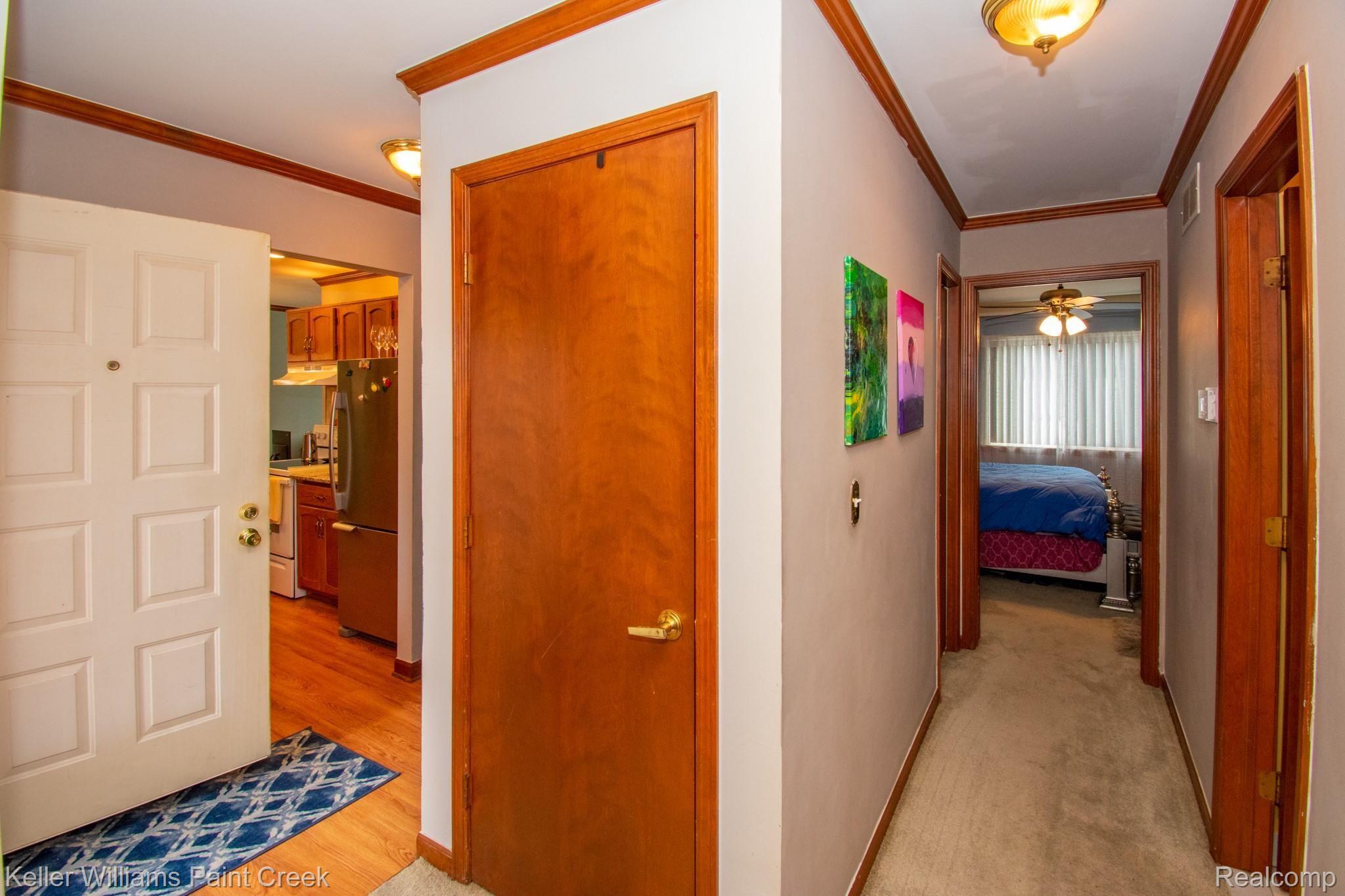5316 Rene Drive Warren, MI 48091 - Photo 12 of 25 Front hall.jpg