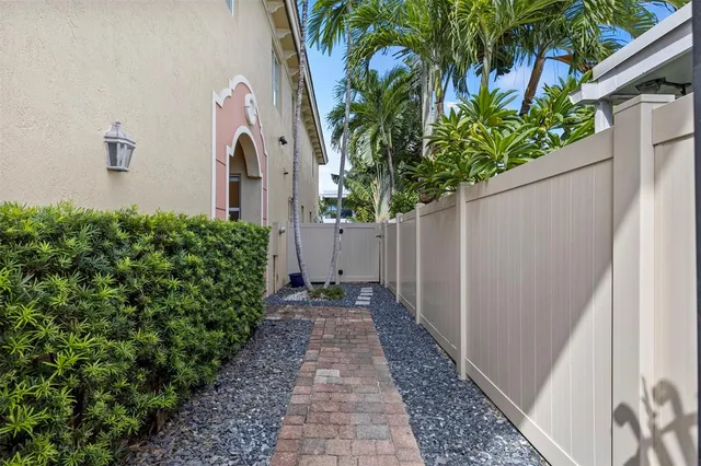$999,000 | 1121 Northeast 14th Avenue, Fort Lauderdale, FL 33304