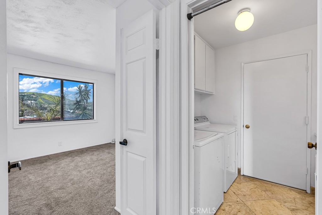 523 Calle Baranda San Clemente, CA 92673 - Photo 16 of 39 a view of hallway with window and bathroom