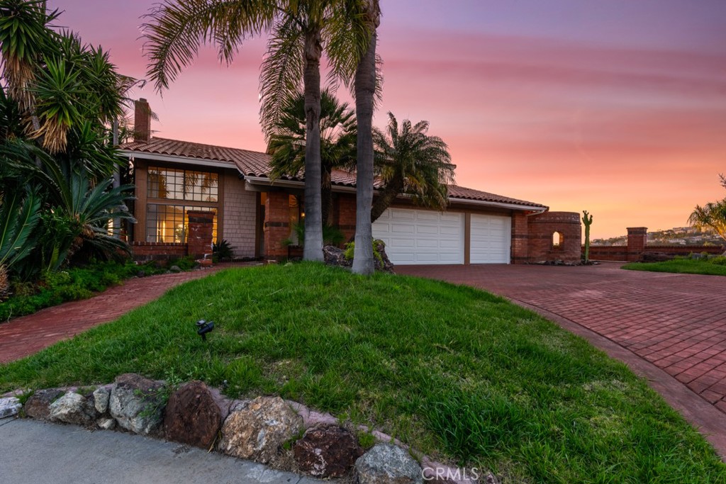 523 Calle Baranda San Clemente, CA 92673 - Photo 2 of 39 a front view of a house with garden