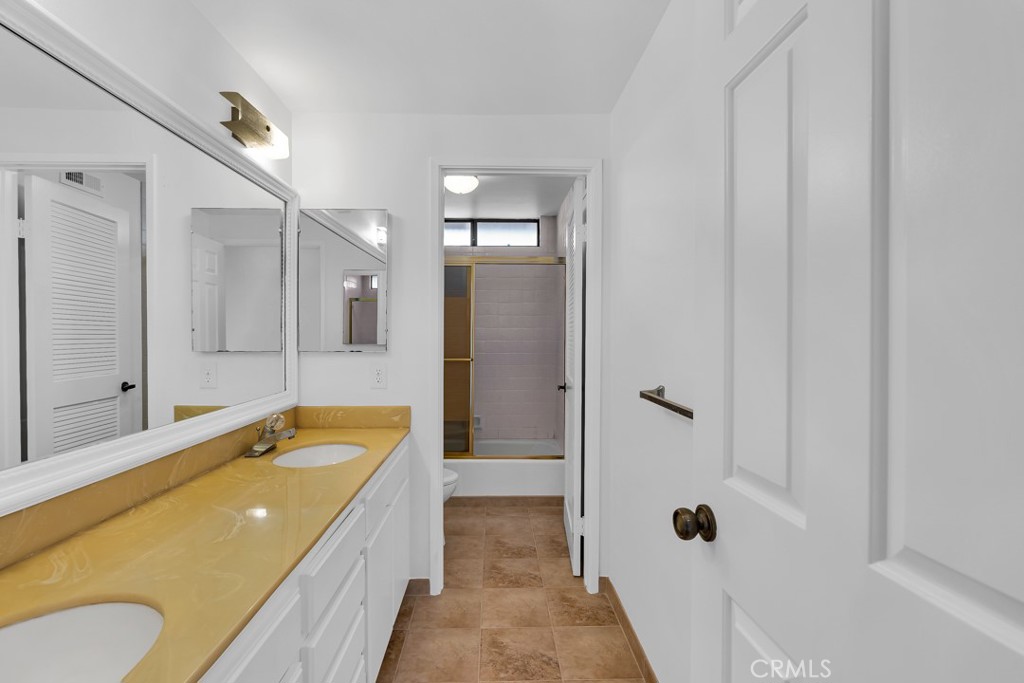 523 Calle Baranda San Clemente, CA 92673 - Photo 26 of 39 a bathroom with a tub a sink and mirror