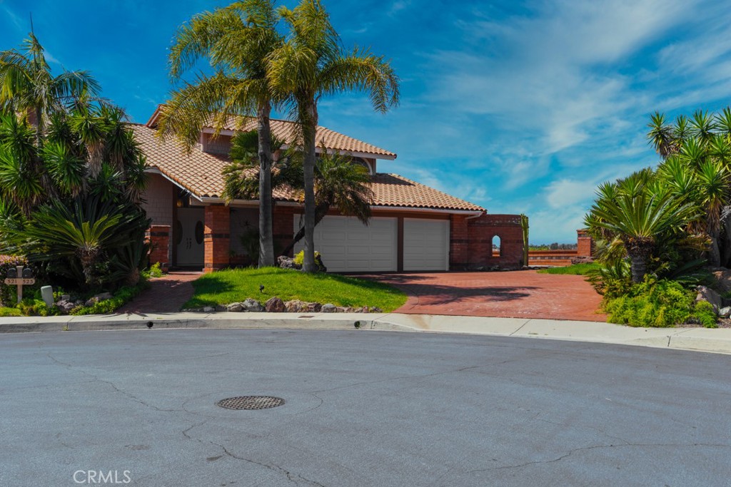 523 Calle Baranda San Clemente, CA 92673 - Photo 36 of 39 a front view of a house with a yard and garage
