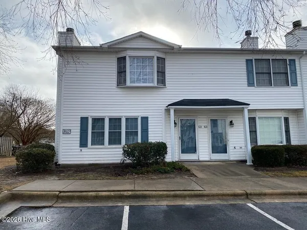 $1,050 | 3822 Sterling Pointe Drive, Unit L1, Winterville, NC 28590