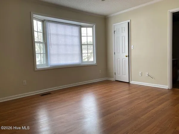 $1,050 | 3822 Sterling Pointe Drive, Unit L1, Winterville, NC 28590