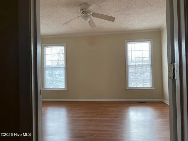 $1,050 | 3822 Sterling Pointe Drive, Unit L1, Winterville, NC 28590