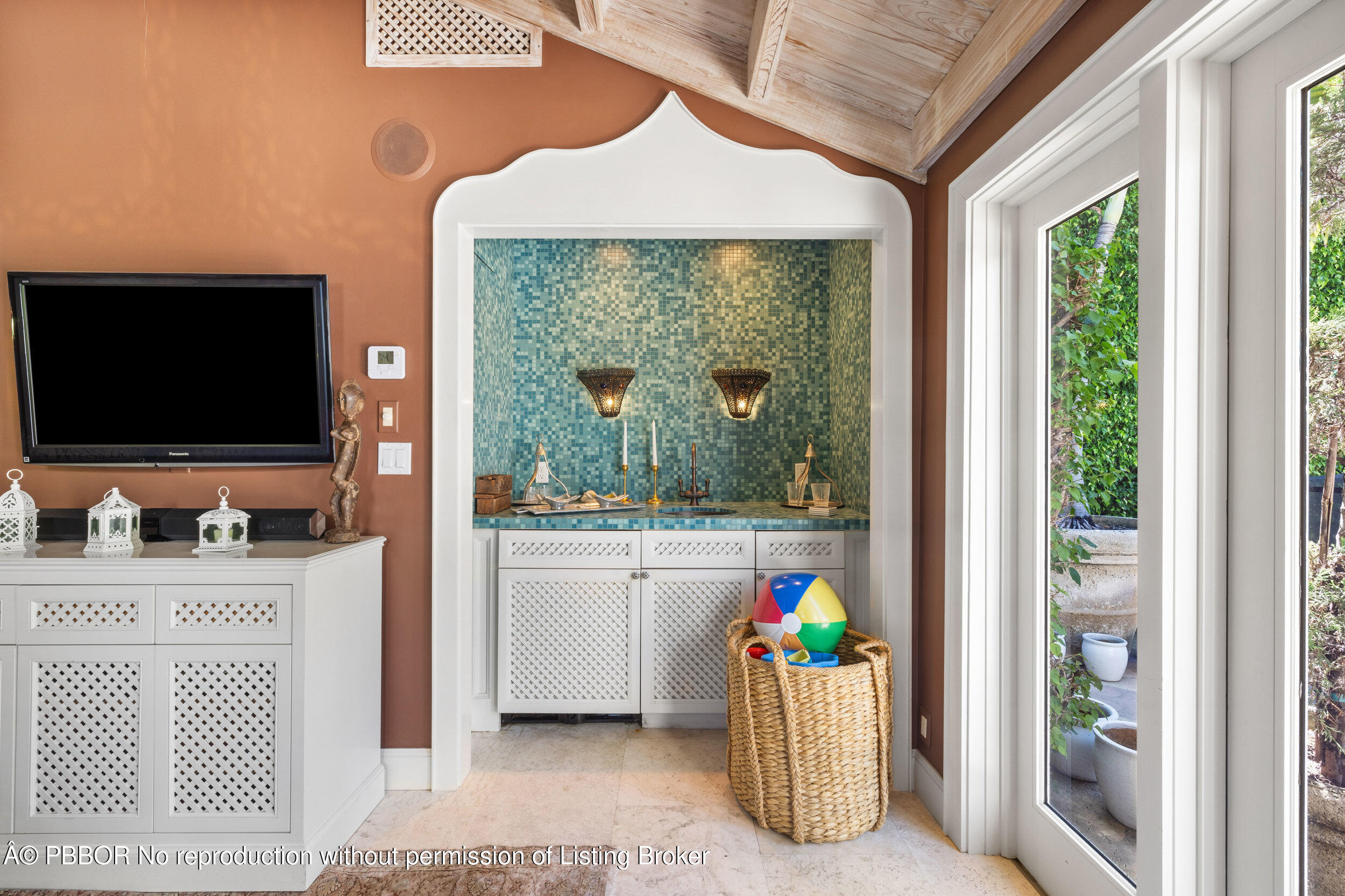 485 South County Road Palm Beach, FL 33480 - Photo 25 of 29 GUEST HOUSE BAR