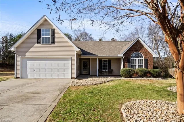 $365,000 | 2203 Oakhurst Court, Kannapolis, NC 28081