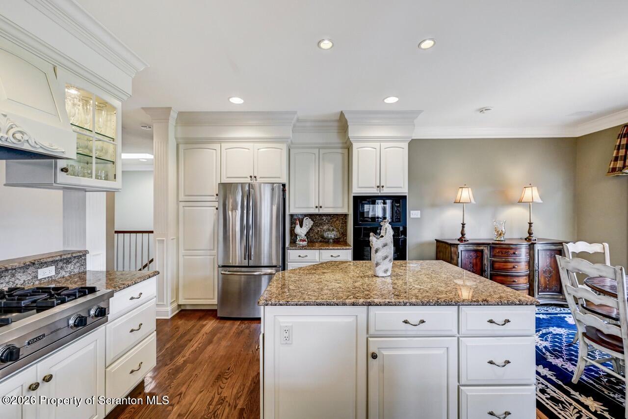 747 Greens Dallas, PA 18612 - Photo 21 of 98 a kitchen with stainless steel appliances granite countertop a refrigerator and a stove top oven