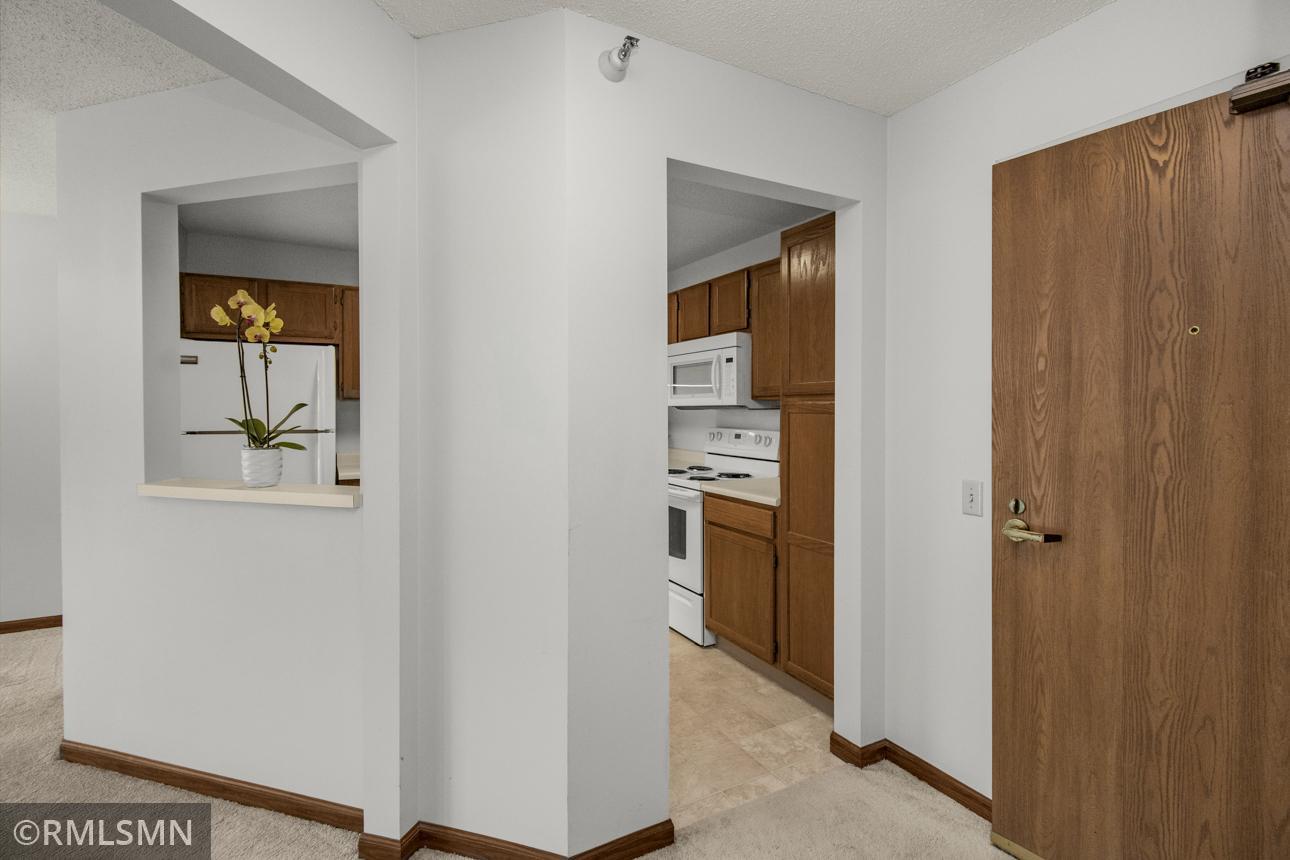 500 County B Road West, Unit 333 Roseville, MN 55113 - Photo 23 of 42