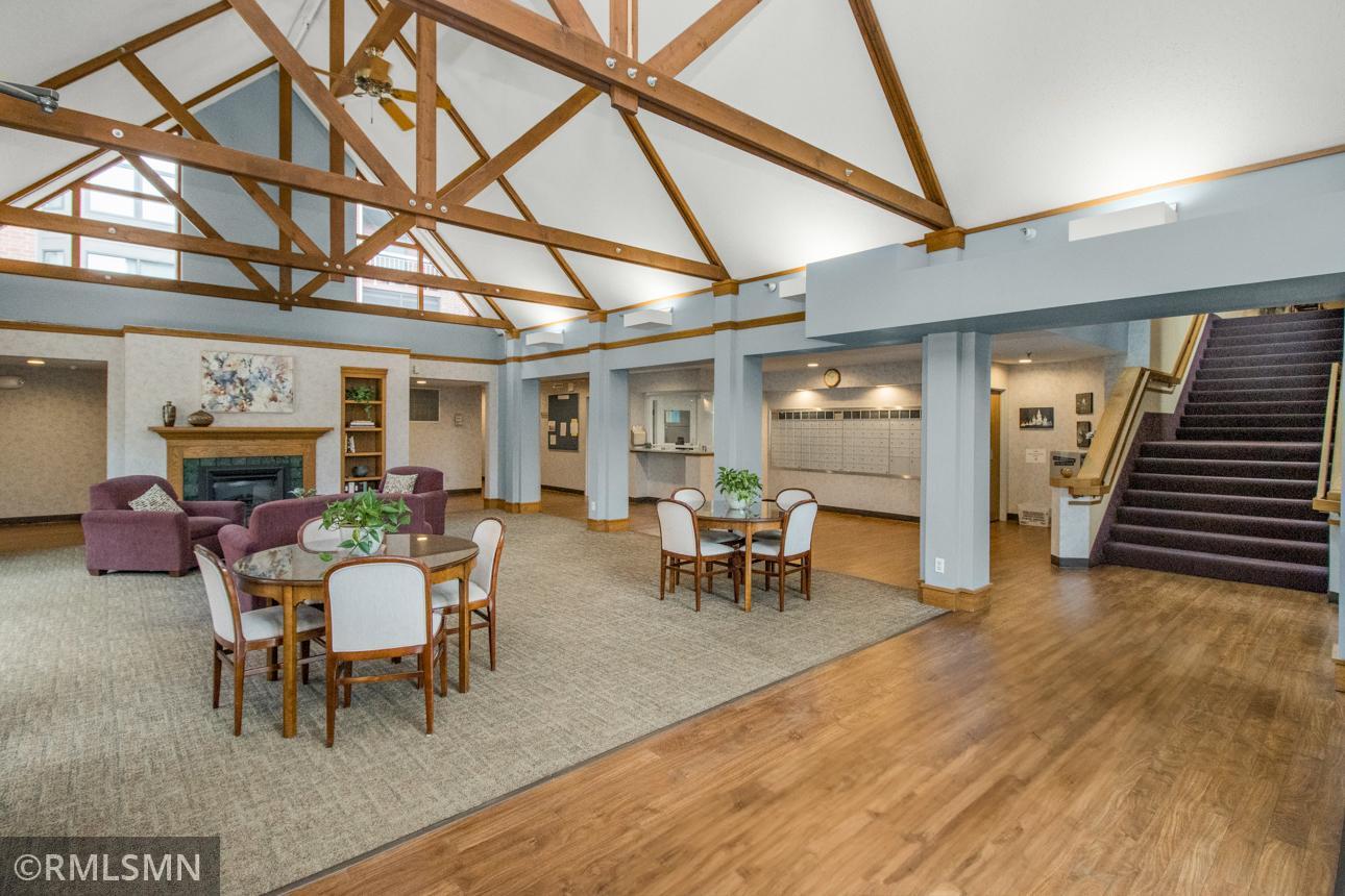 500 County B Road West, Unit 333 Roseville, MN 55113 - Photo 5 of 42