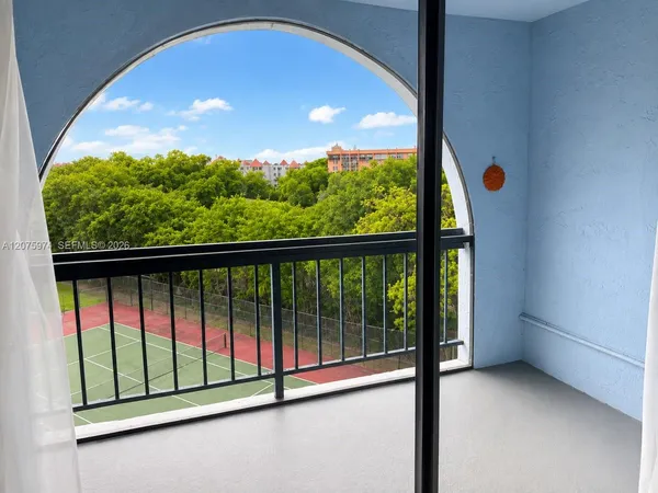 $1,900 | 9440 Fontainebleau Boulevard, Unit 515, Miami, FL 33172