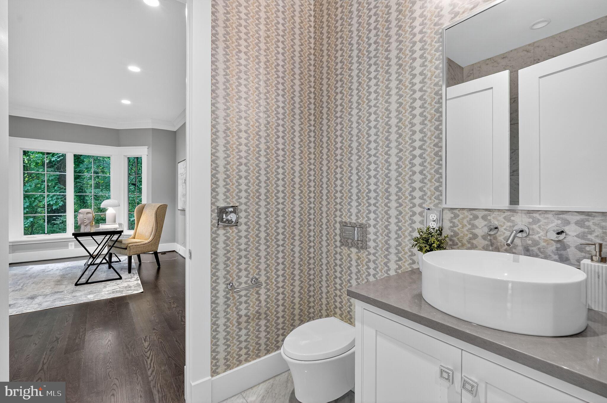 3400 Military Road Arlington, VA 22207 - Photo 16 of 81 Main Level Full Bathroom