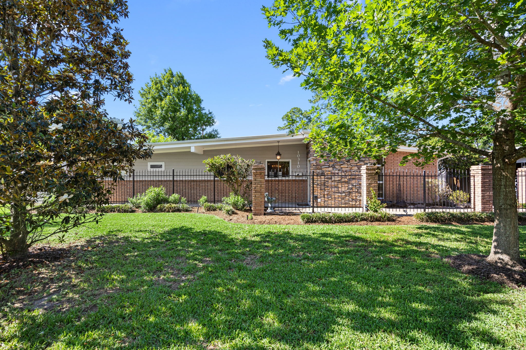 10310 Mayfield Road Houston, TX 77043 - Photo 1 of 49 10310 Mayfield in the heart of Spring Branch