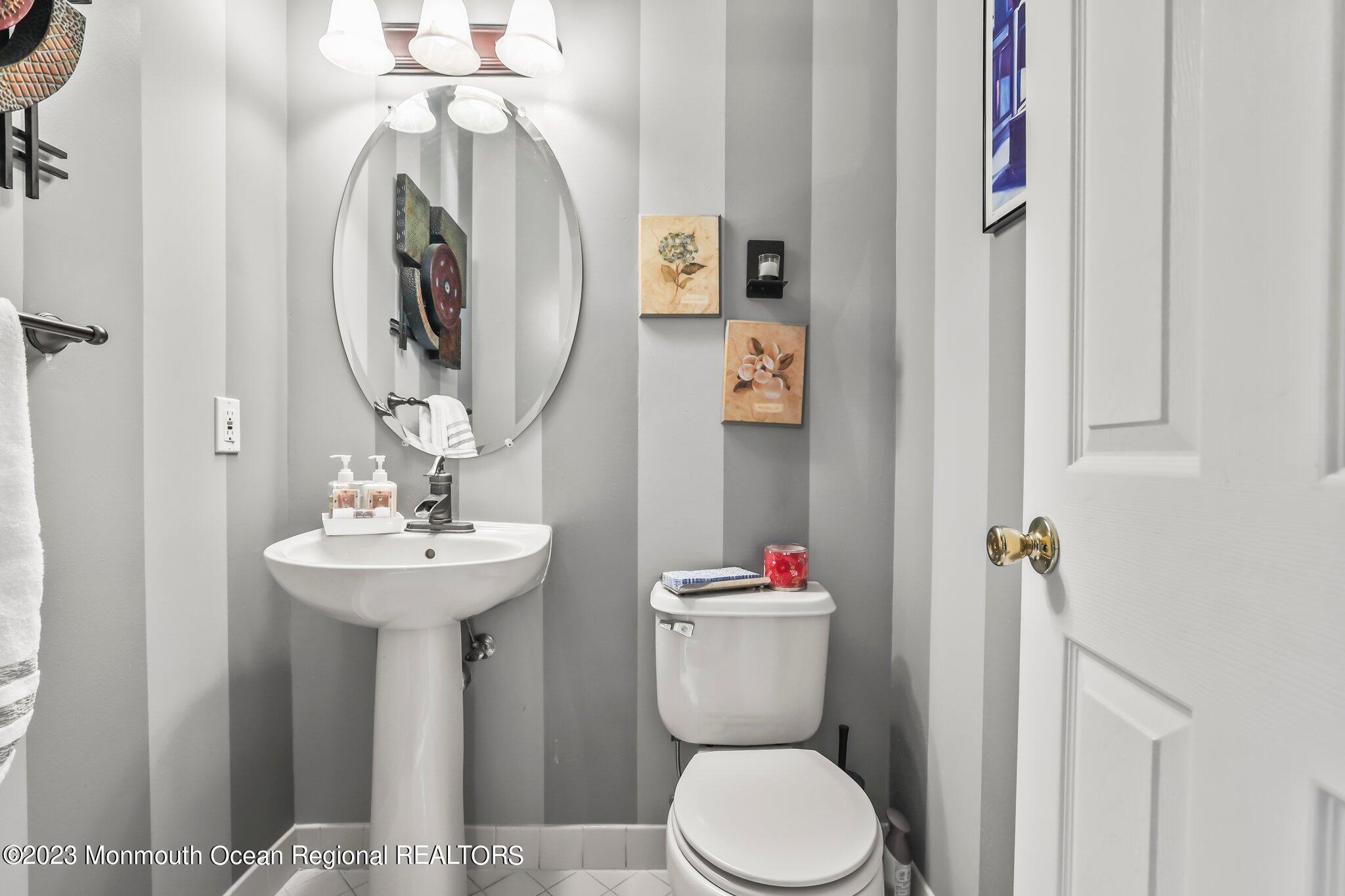 20 Round Hill Road Jackson, NJ 08527 - Photo 20 of 50 a bathroom with a toilet sink and mirror