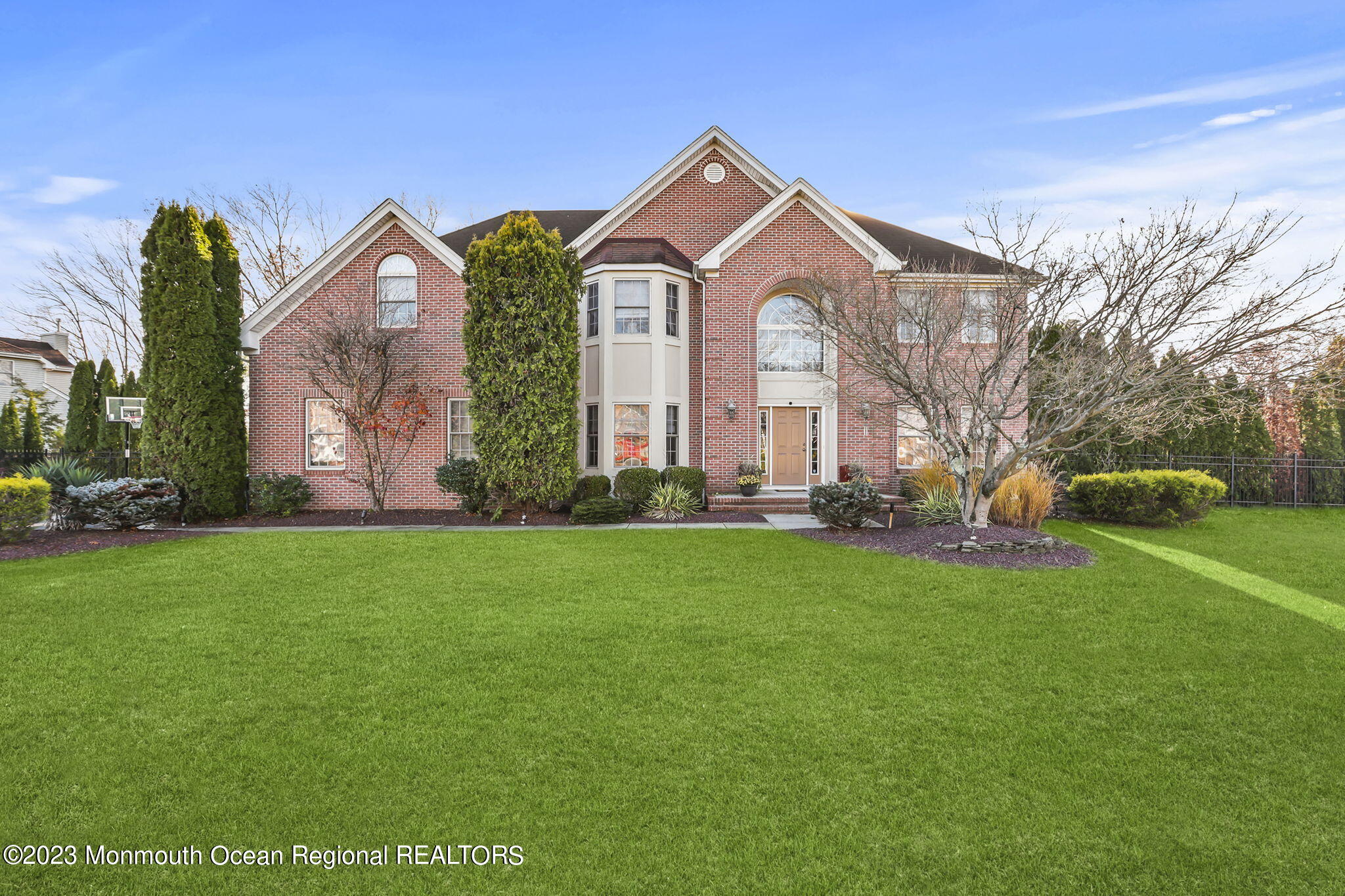 20 Round Hill Road Jackson, NJ 08527 - Photo 2 of 50 a front view of a house with garden