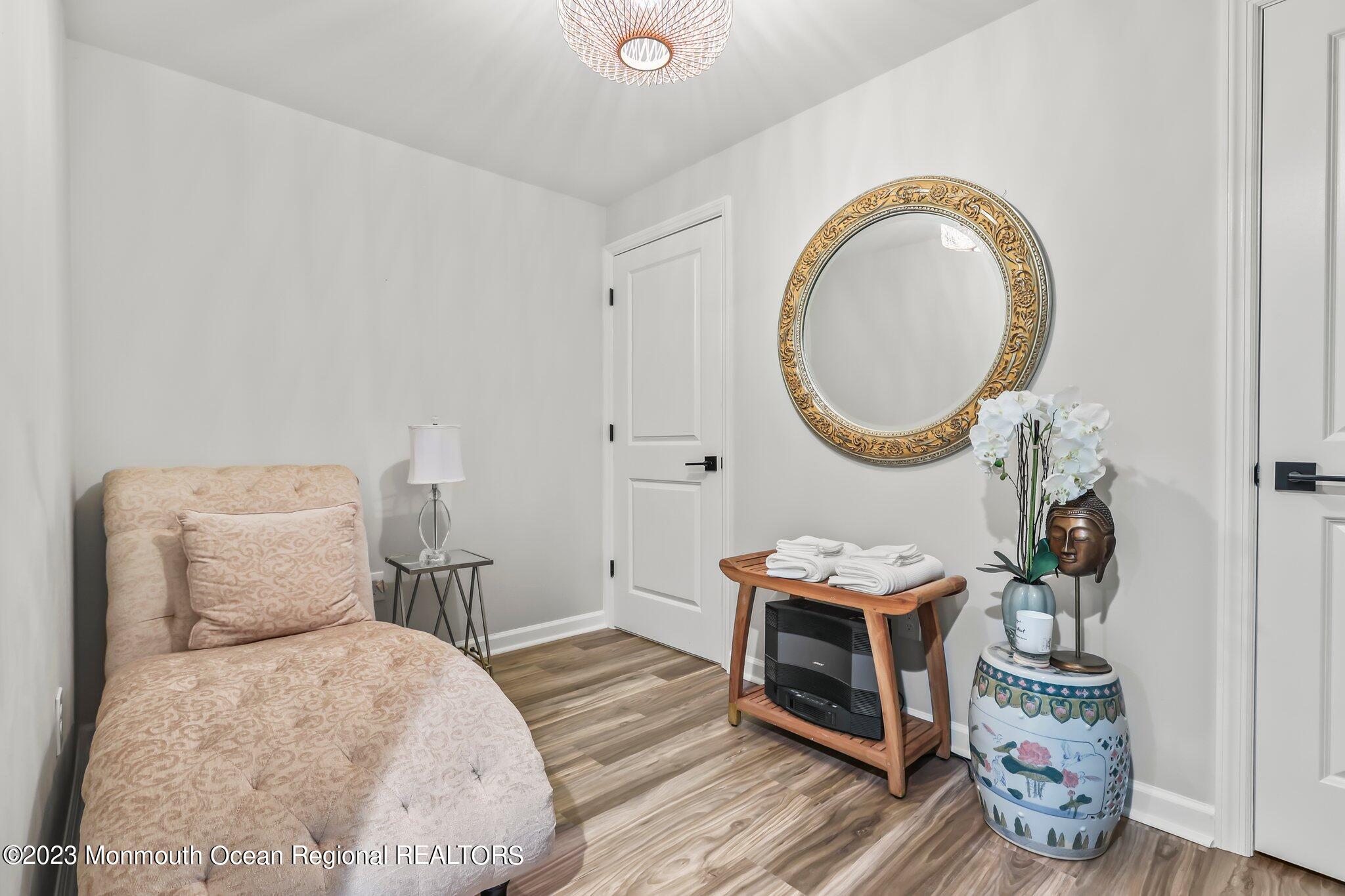 20 Round Hill Road Jackson, NJ 08527 - Photo 31 of 50 a living room with furniture a mirror and a wooden floor