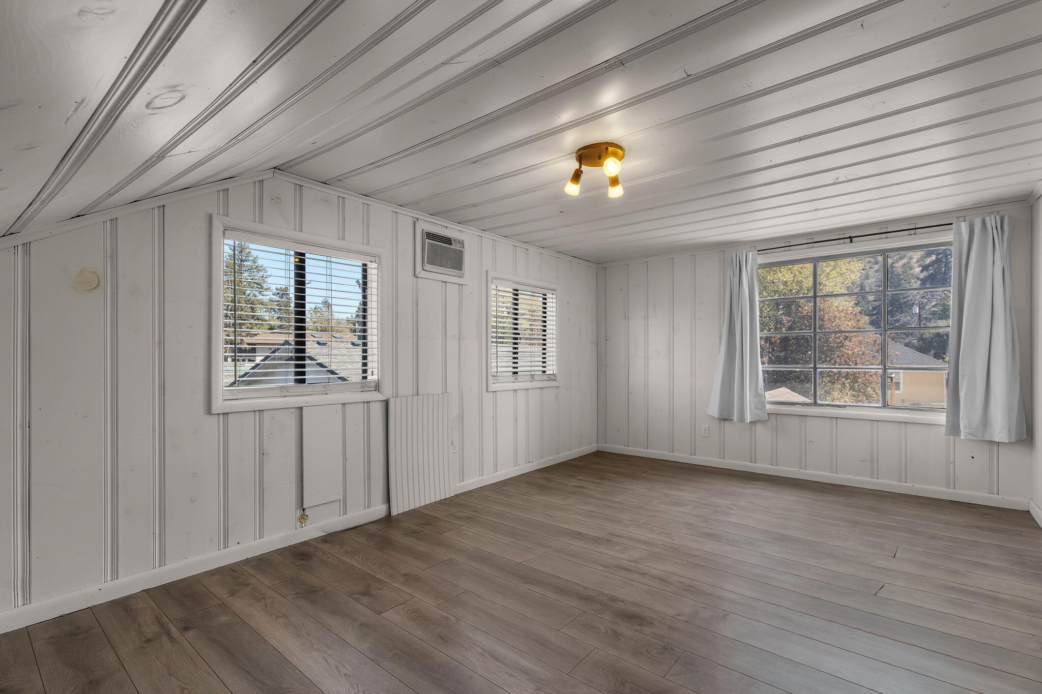 924 Northeast 9th Street Bend, OR 97701 - Photo 31 of 40 an empty room with wooden floor and windows
