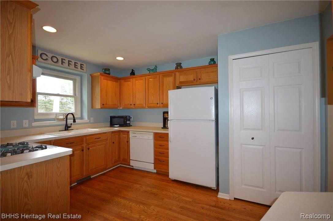8569 Lee Road Brighton, MI 48116 - Photo 14 of 60 DSC_0987.JPG