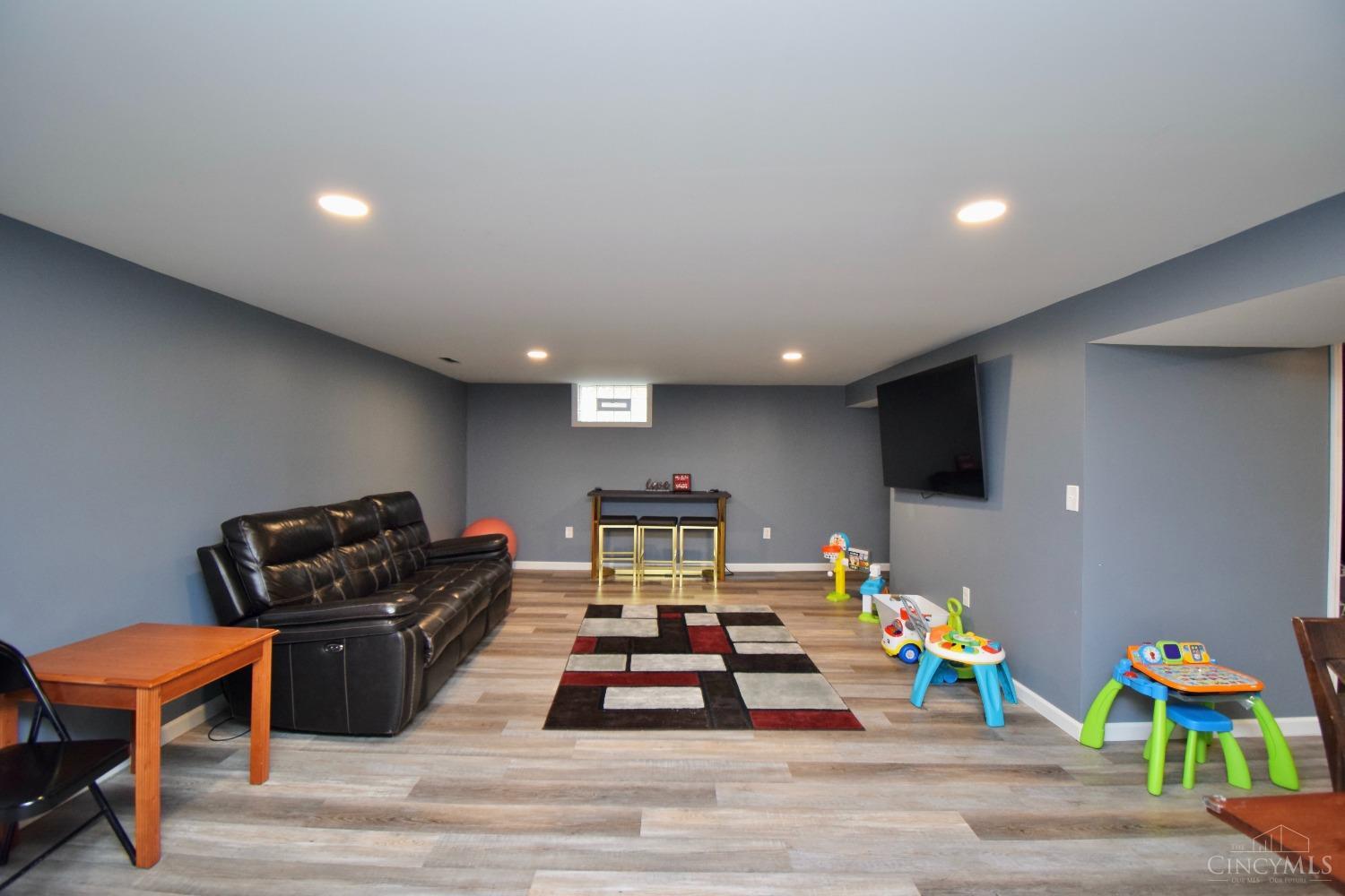 1043 West Galbraith Road Cincinnati, OH 45224 - Photo 21 of 30 Gallery Image 21