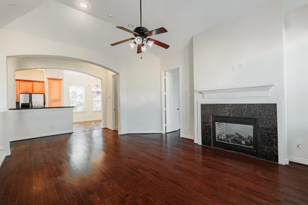 $2,300 | 7155 Windwater Lagoon Drive, Houston, TX 77036