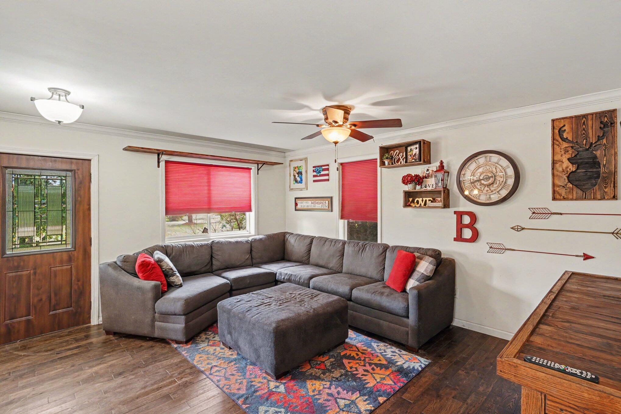 6129 Old State Road North Branch, MI 48461 - Photo 6 of 29 007-Living Room
