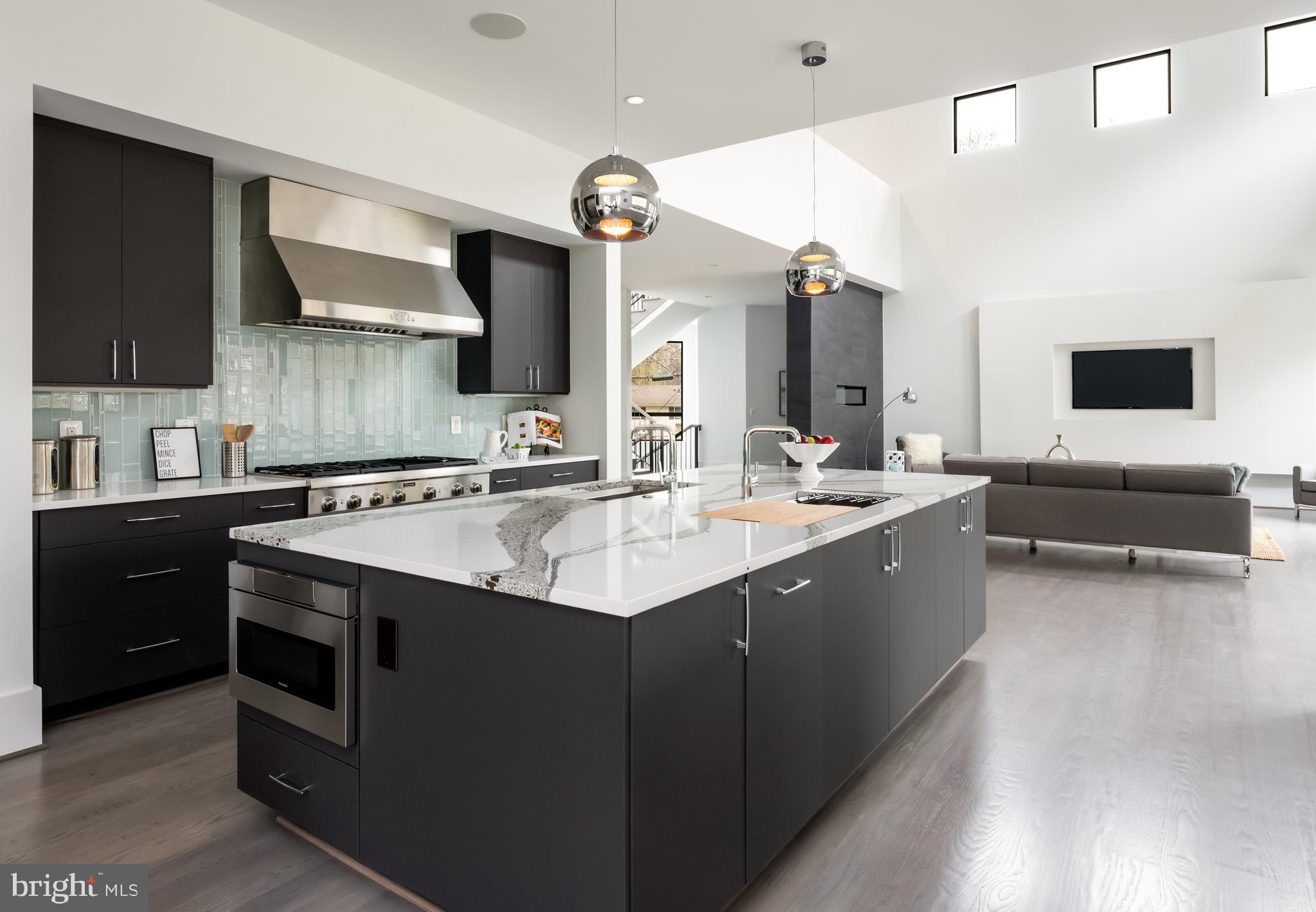 6333 Old Chesterbrook Road McLean, VA 22101 - Photo 2 of 60