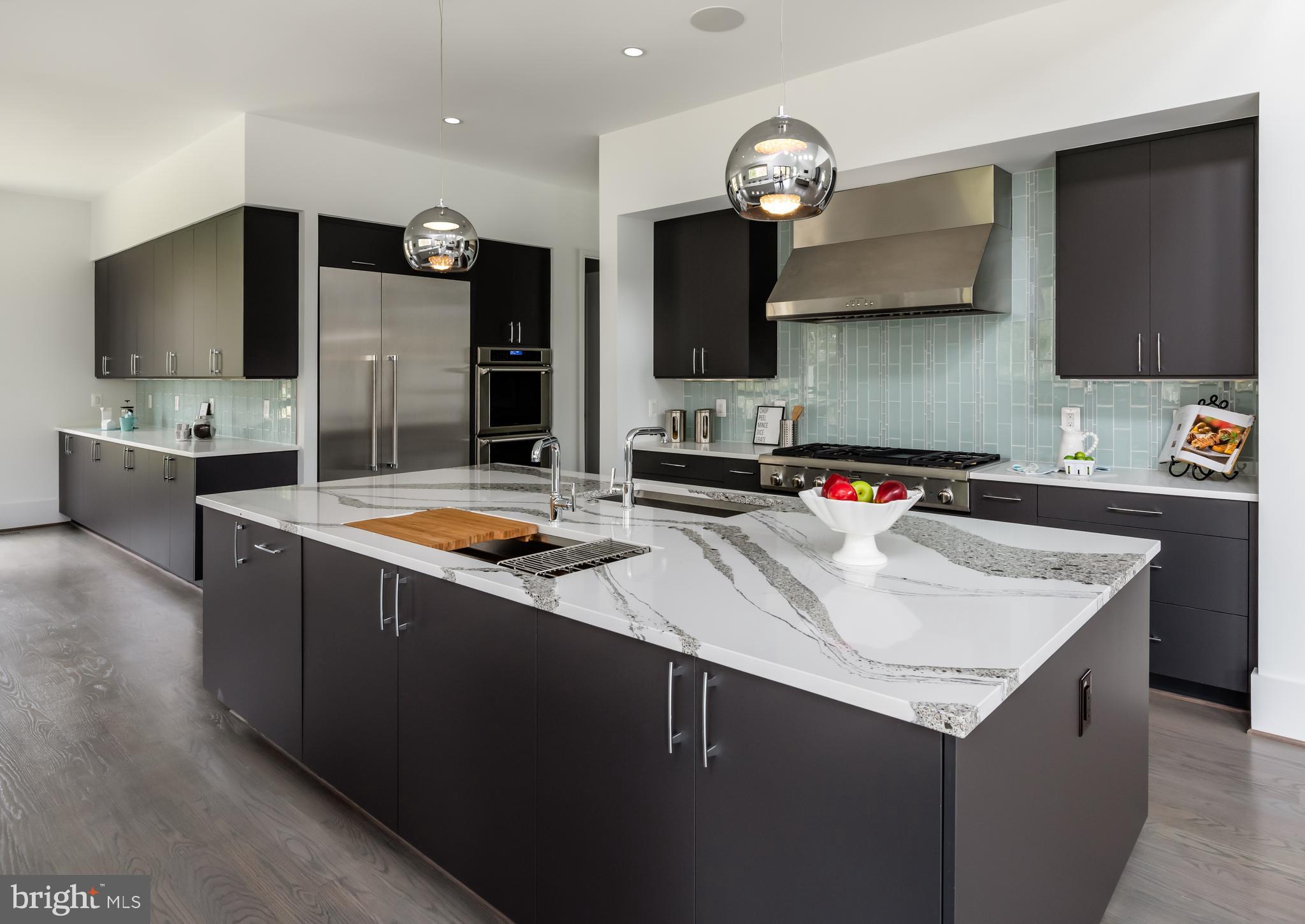 6333 Old Chesterbrook Road McLean, VA 22101 - Photo 12 of 60