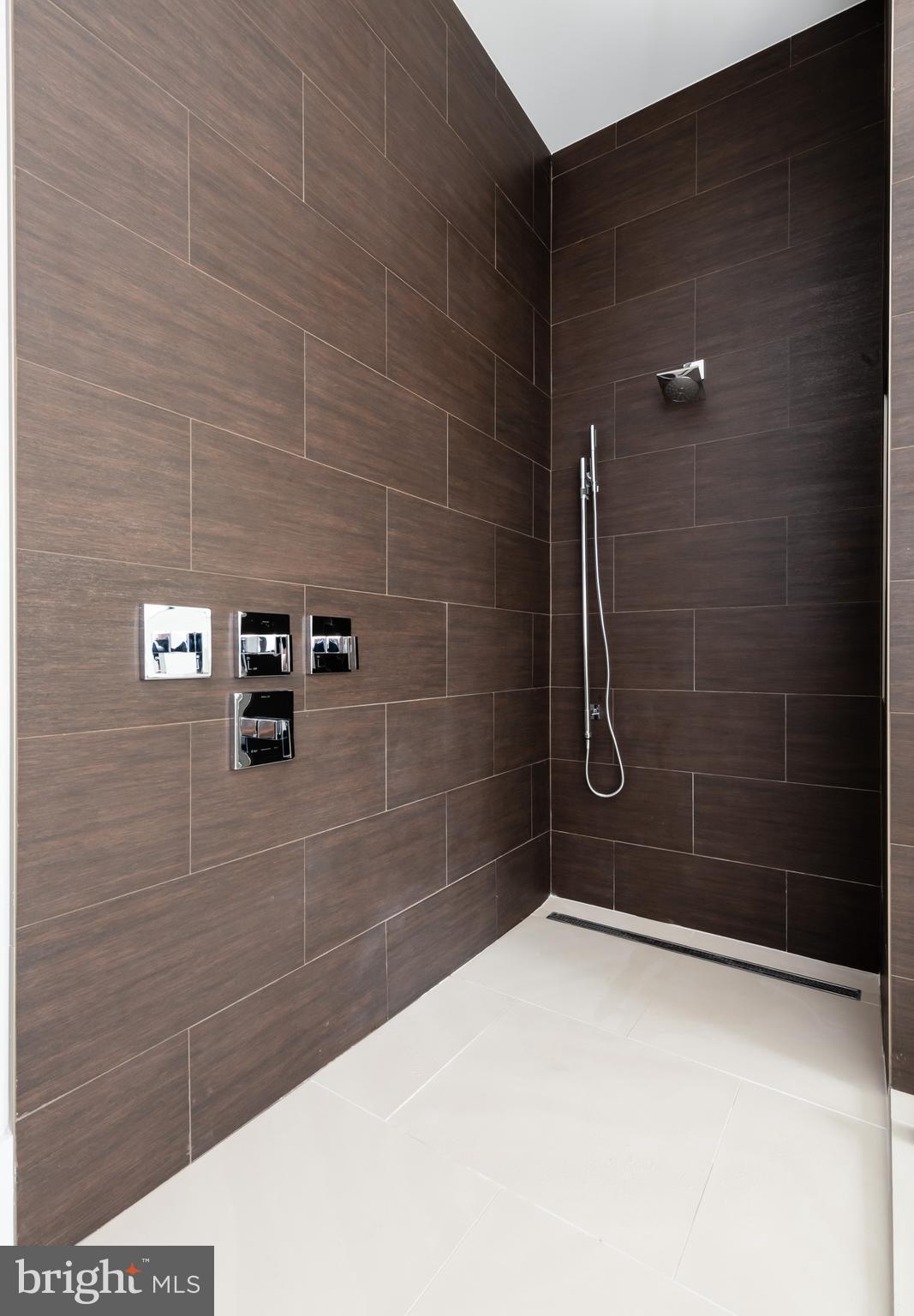 6333 Old Chesterbrook Road McLean, VA 22101 - Photo 28 of 60