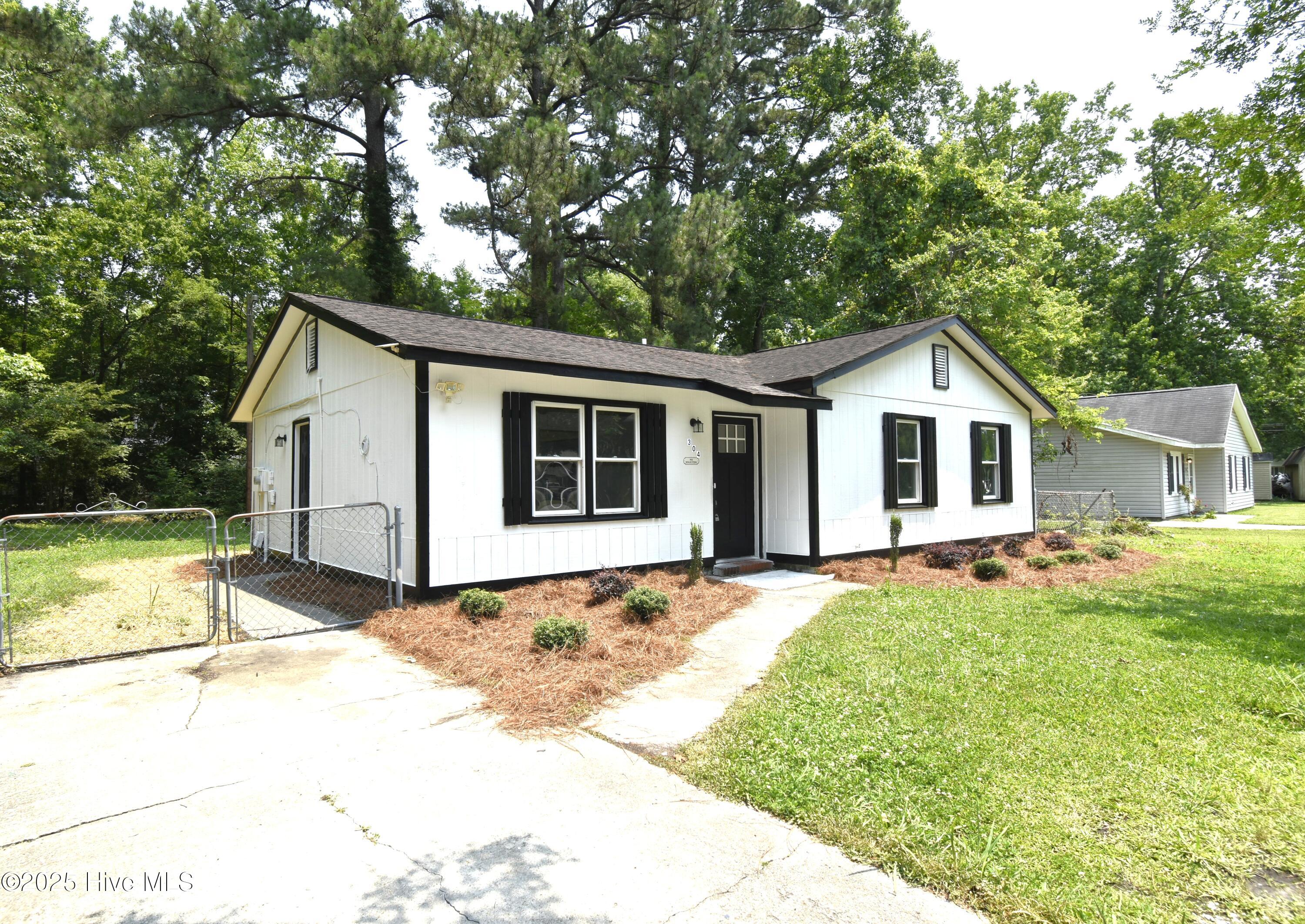 304 Luann Road Jacksonville, NC 28540 - Photo 2 of 14 _DSC0010 - Copy