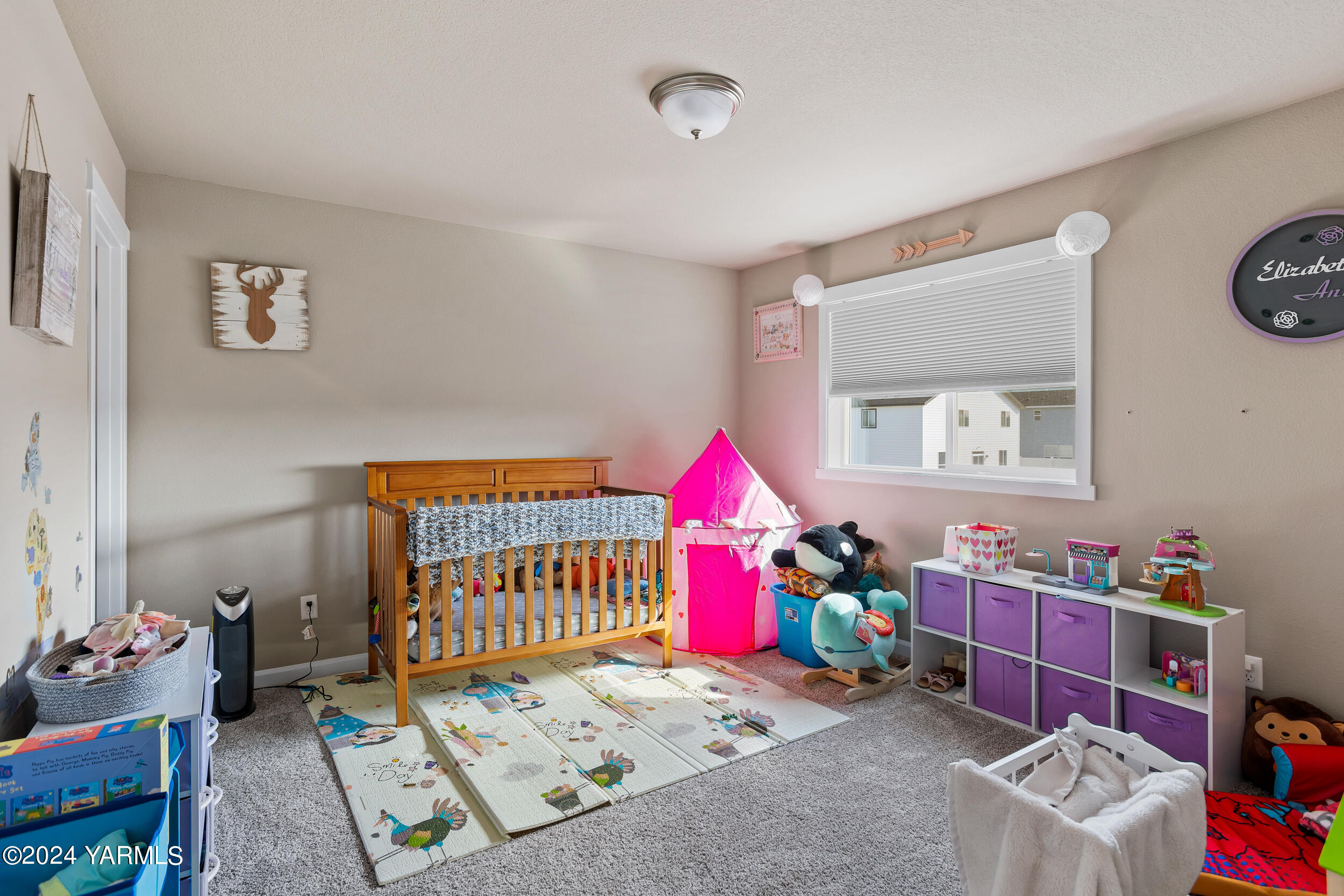 2100 Amber Loop Yakima, WA 98901 - Photo 17 of 25 a bedroom with furniture and a couch