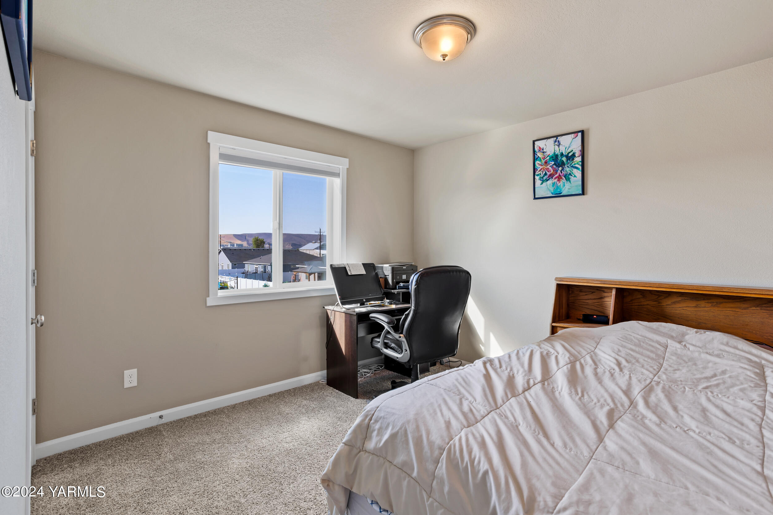 2100 Amber Loop Yakima, WA 98901 - Photo 18 of 25 a bedroom with two beds and a chair