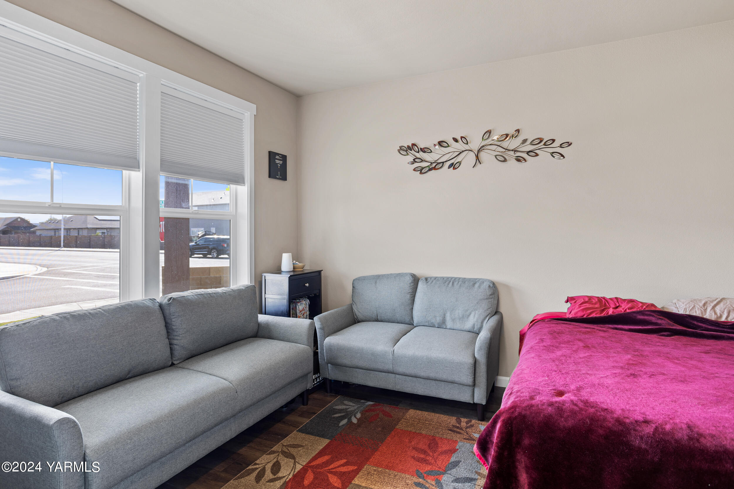 2100 Amber Loop Yakima, WA 98901 - Photo 20 of 25 a living room with furniture