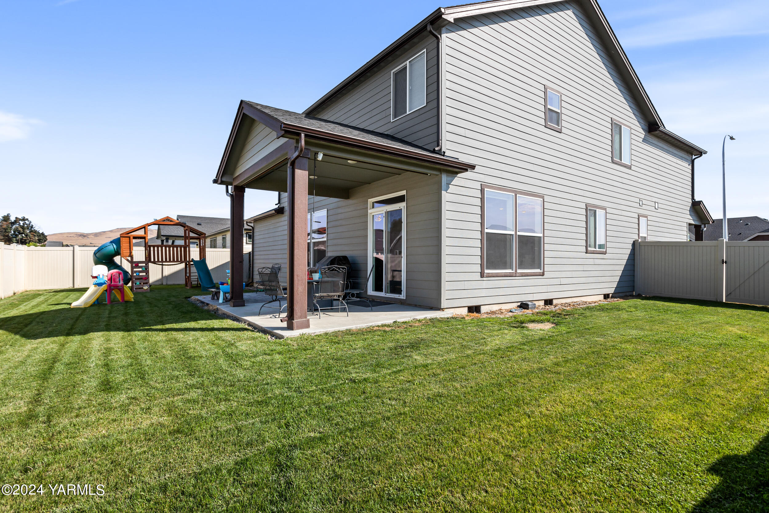 2100 Amber Loop Yakima, WA 98901 - Photo 22 of 25 a backyard of a house with childrens swings and slides
