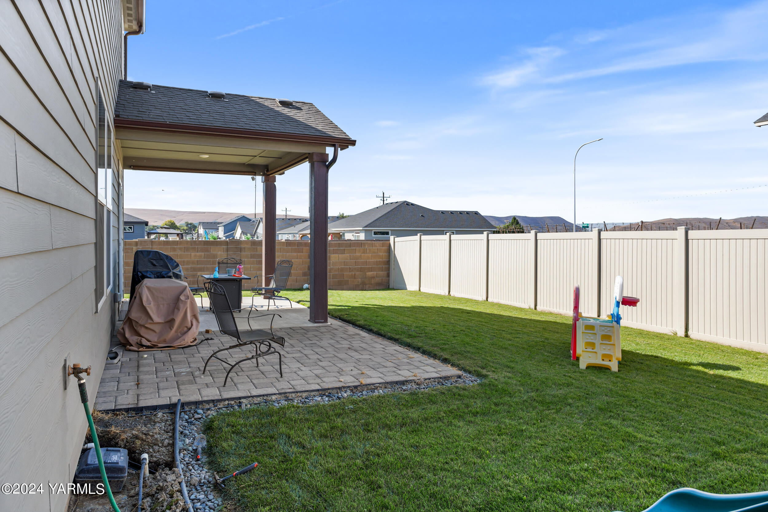 2100 Amber Loop Yakima, WA 98901 - Photo 23 of 25 a view of backyard with seating space and slide