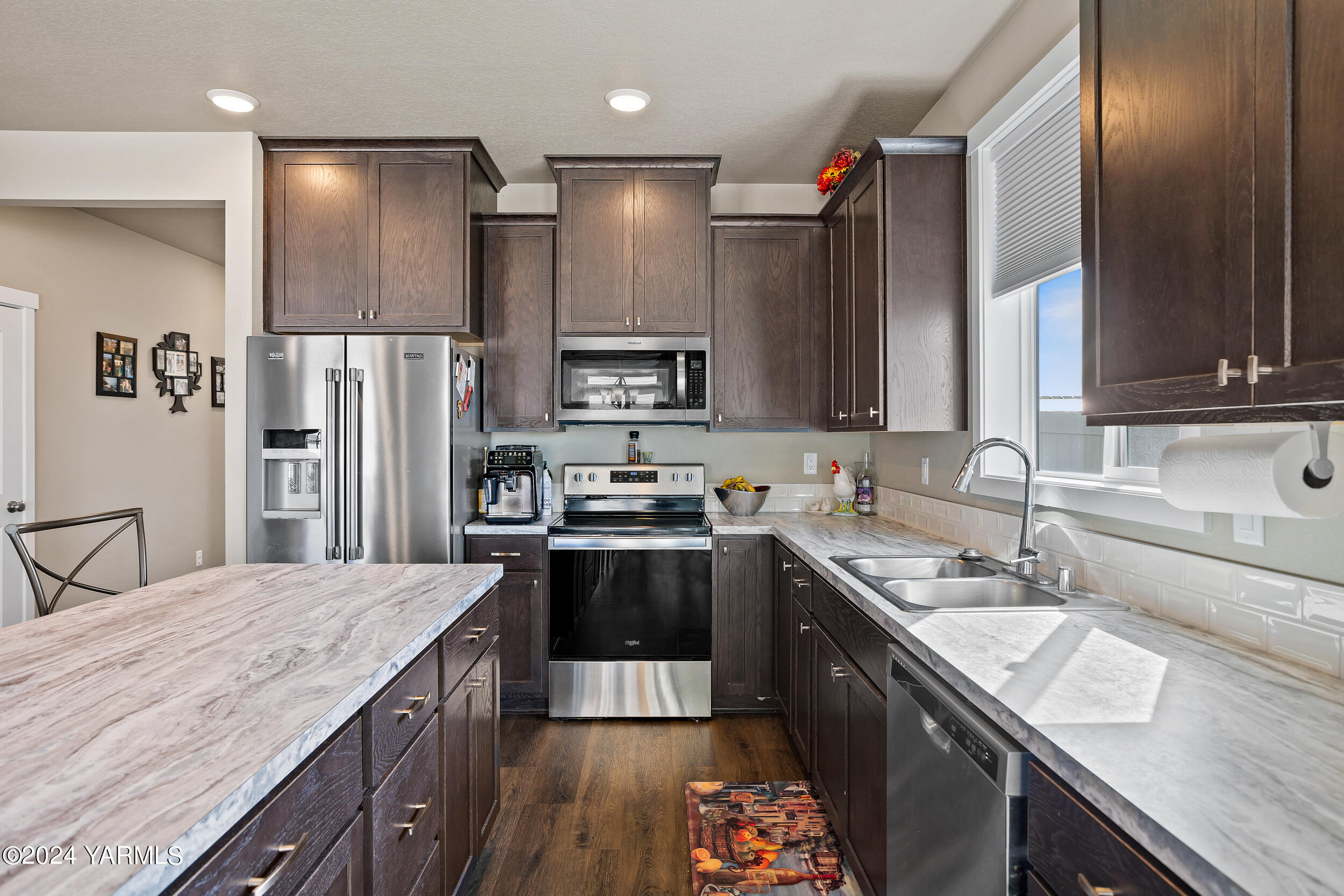 2100 Amber Loop Yakima, WA 98901 - Photo 5 of 25 a kitchen with stainless steel appliances granite countertop a sink stove and refrigerator