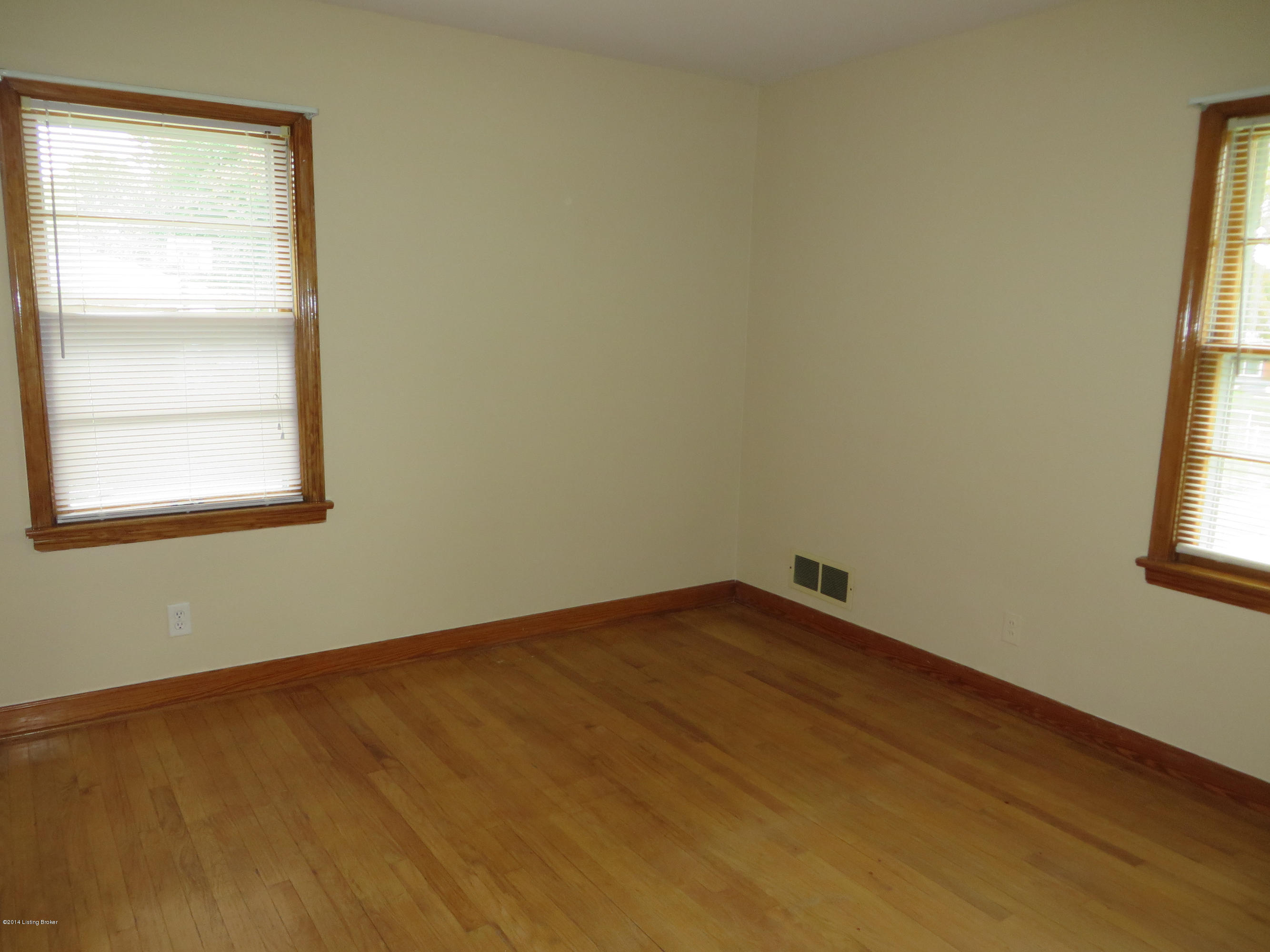 4212 Dover Road Louisville, KY 40216 - Photo 16 of 25 IMG_3758