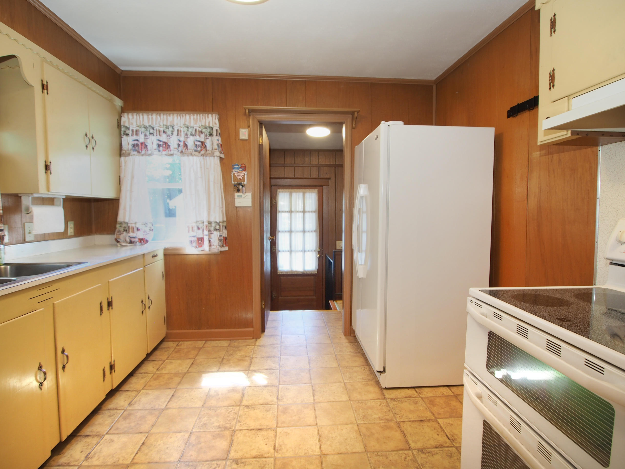 25 Woods Road Pinehurst, NC 28374 - Photo 4 of 23 kitchen1