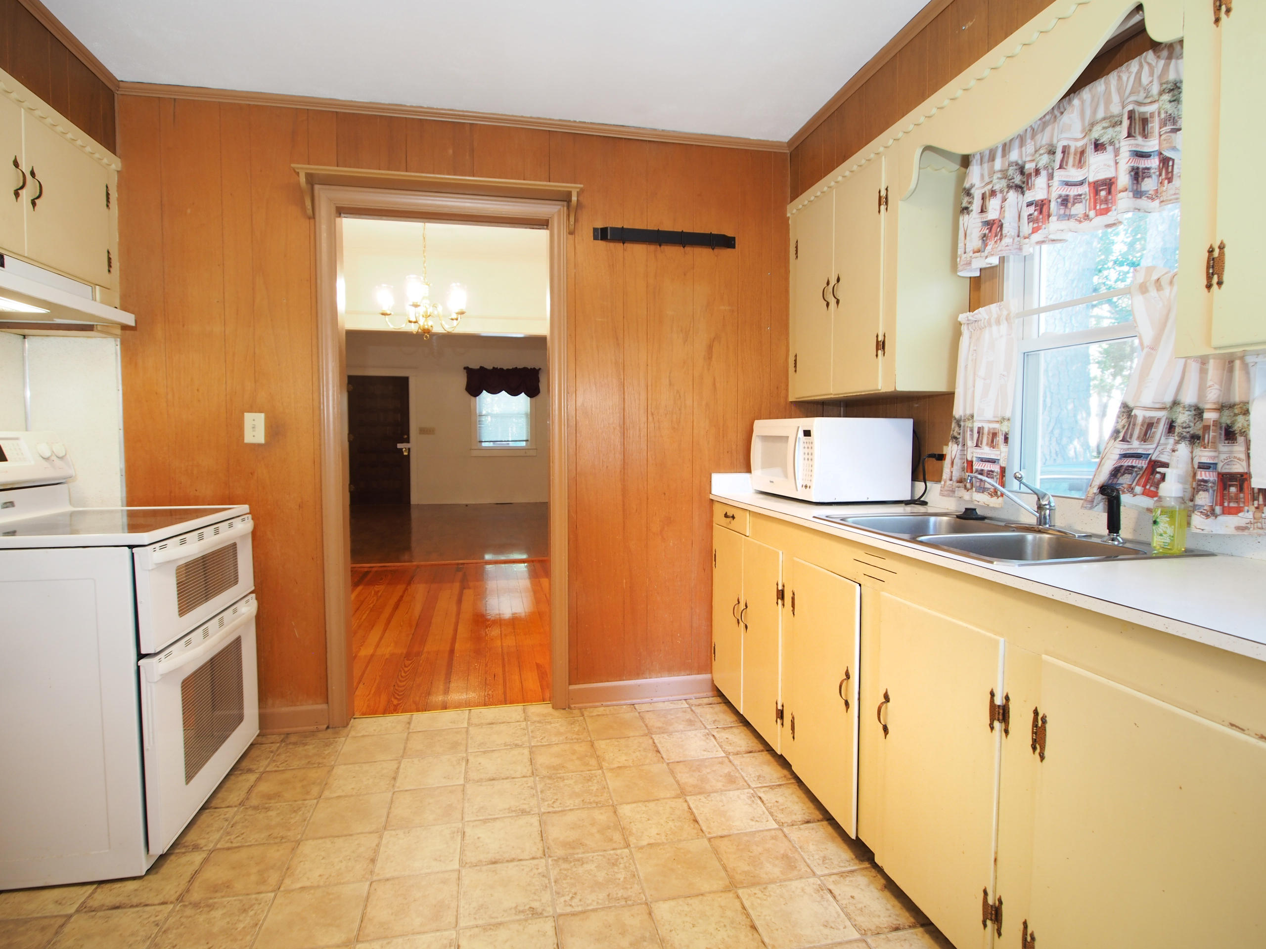 25 Woods Road Pinehurst, NC 28374 - Photo 6 of 23 kitchen4
