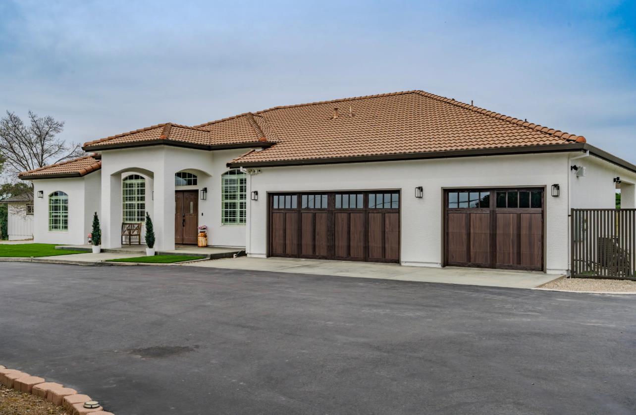 5600 Ferseyna Way Valley Springs, CA 95252 - Photo 2 of 94 a front view of a house with a yard