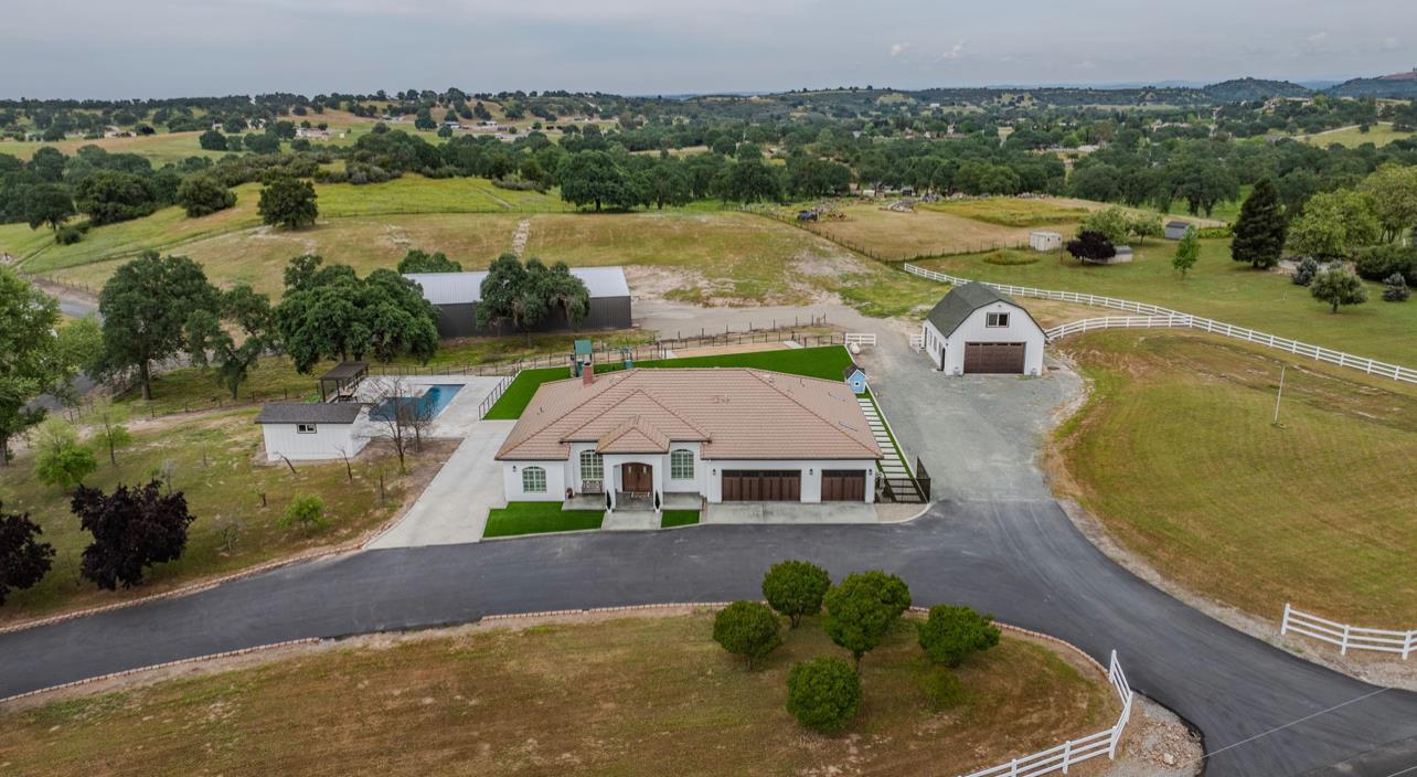 5600 Ferseyna Way Valley Springs, CA 95252 - Photo 92 of 94 an aerial view of residential houses with outdoor space and lake view