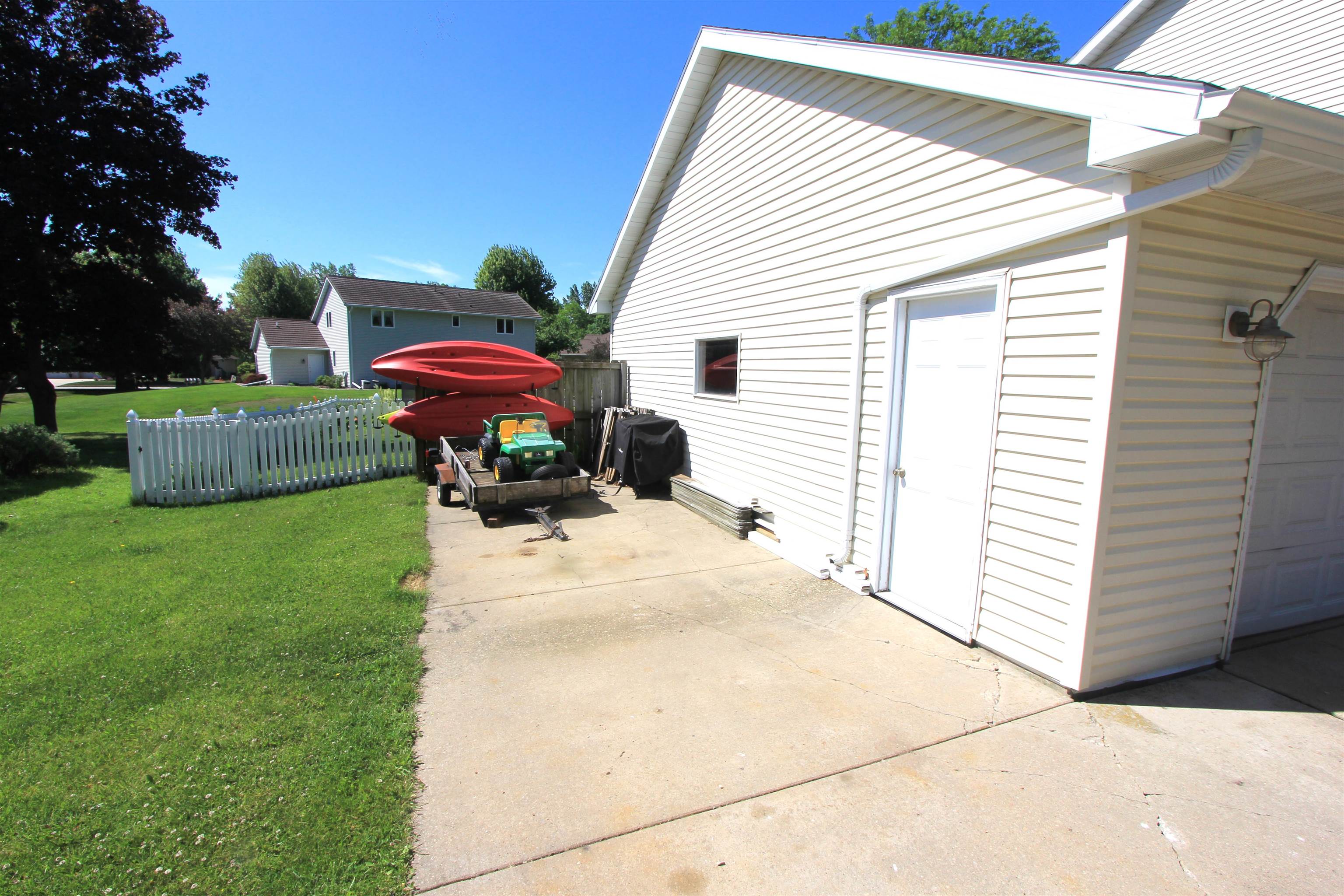 2933 Sunray Lane Green Bay, WI 54313 - Photo 24 of 25
